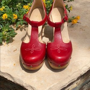 Ugg Mary Jane Leather Wedge in Red SZ 7M